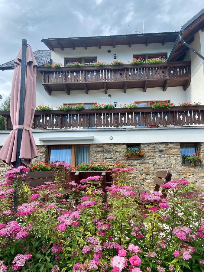 Pension George Spindleruv Mlyn Exterior photo
